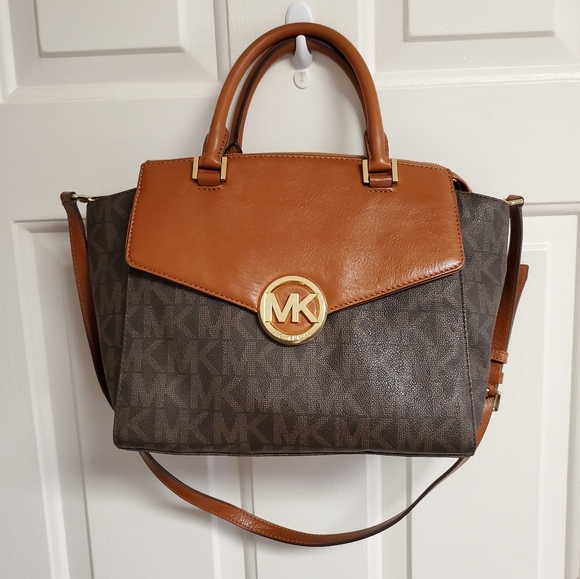 Michael Kors Handbags - Michael Kors signature  Hudson Satchel